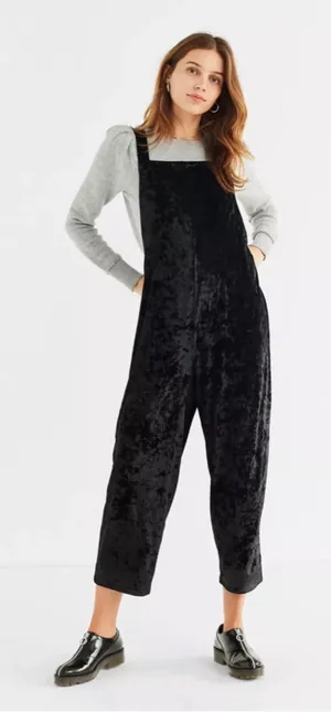 Urban Outfitters‎ Black Velvet Overall Jumpsuit Size Small Shapeless Overalls thumbnail 1