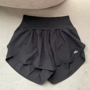 Alo Yoga Gold Medal Short Black XXS thumbnail 2
