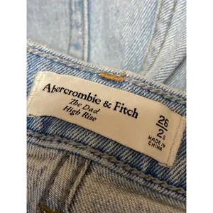 Abercrombie & Fitch The Dad High Rise Blue Light Wash Straight Denim Jeans Sz 26 thumbnail 5