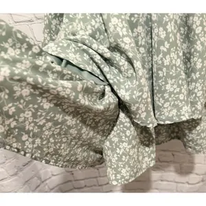 Altard State Kelley Green And White Floral Shorts Romper Size Large thumbnail 4