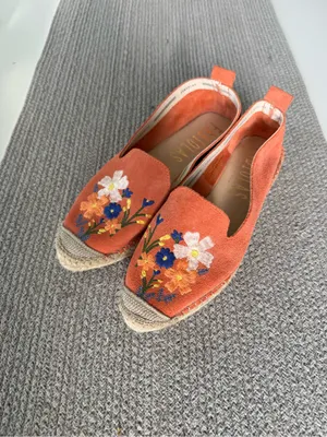 Fabiolas Floral Embroidered Coral Suede Leather Espadrilles Size 38 thumbnail 6