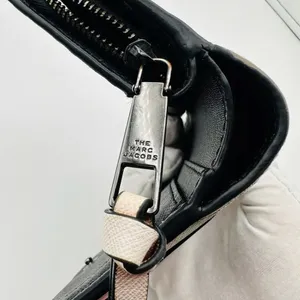 Marc Jacob’s small zip wallet EUC thumbnail 9