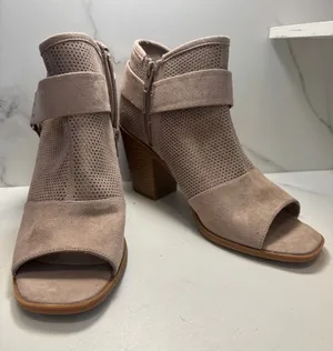 Fergalicious Augustine Taupe‎ Perforated Peep Toe Ankle Boots Tan 8.5M Studded thumbnail 1