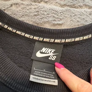 Nike SB Crewneck Sweatshirt Black Embroidered Logo Pullover Small thumbnail 5