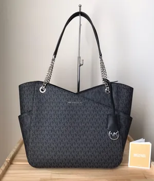 Michael Kors Purse thumbnail 1