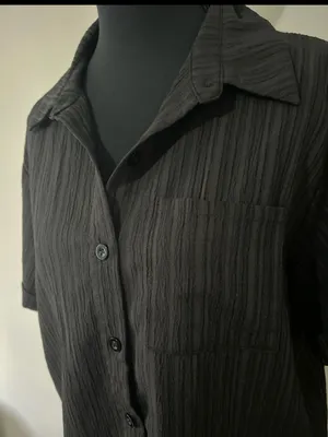 Relaxed Layering Black Short-Sleeve Textured Button-Down Shirt Small thumbnail 4