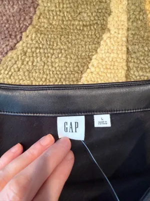 NWT Gap Faux Leather Black Short Mini Skirt Women’s Size Large thumbnail 3