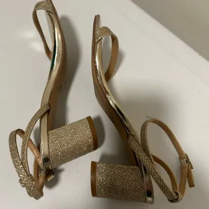 Jewel Badgley Mischka Danni II Block Heel Sandals Gold Silver Size 6 thumbnail 8