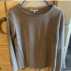 Boutique Bell Sleeve Top thumbnail 4