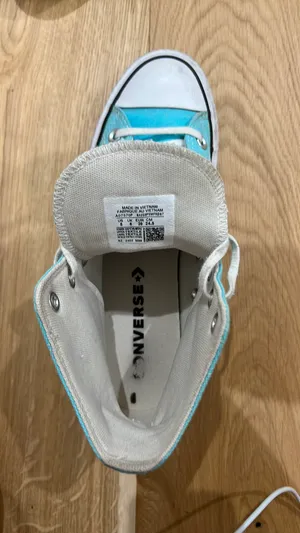 Women’s bright blue high top converse  thumbnail 3