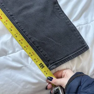 Levis Black Womens Size W30 L27 High Waisted Mom Jeans Gothic Grunge Vampire‎ thumbnail 4