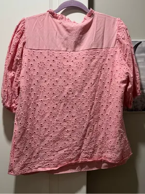Pink eyelet blouse. Medium thumbnail 4