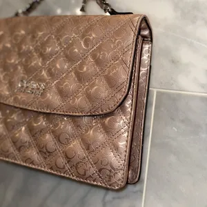 GUESS Women's Pink Shoulder Bag chain thumbnail 2