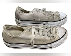 (Converse) Chuck Taylor Platform Low Tops: Size 8W or 6.5M thumbnail 1