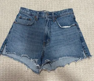 Abercrombie & Fitch The Mom Short thumbnail 1