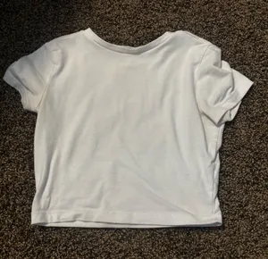 white crop top Size XS thumbnail 1