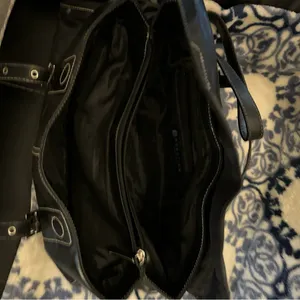 Kenneth Cole Reaction Black Leather Purse thumbnail 6