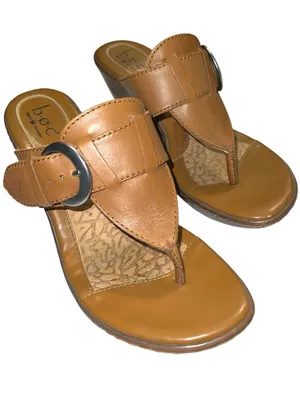 B.O.C Women’s Tan Leather Thong Sandals with Buckle thumbnail 2