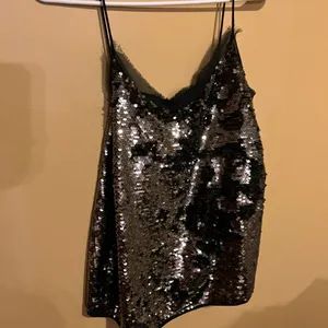 WDNY Cami Sequin Party Top Spaghetti Straps V Neck Size M Metallic NWT thumbnail 7