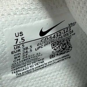 Nike Women’s Air Max Excee White Metallic thumbnail 9