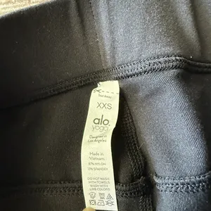 Alo High Waist Catch The Vibe Flare Cargo Legging thumbnail 3