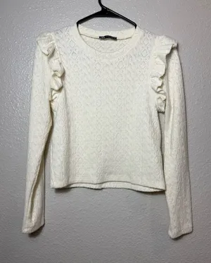 Zara Cream Cable-Knit Ruffle Shoulder Sweater‎ Size M thumbnail 1