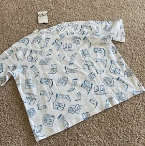 ZARA Western Boots Printed Tee. Xs thumbnail 4