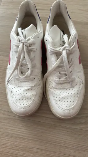 VEJA Sneakers thumbnail 5