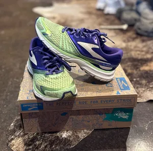 Brooks Shoes Women’s thumbnail 1