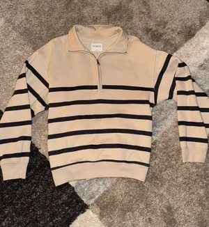 Abercrombie Soft A&F Collection Sweater thumbnail 1