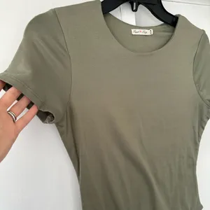 Heart & Hips Closet Staple Double Lined Dark Green Body Suit Tee • Size M thumbnail 3