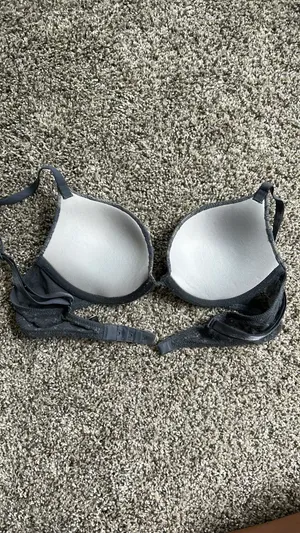 Victoria's Secret Bra thumbnail 2