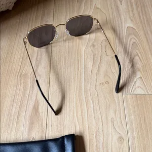 Quay Big Time Sunglasses thumbnail 3