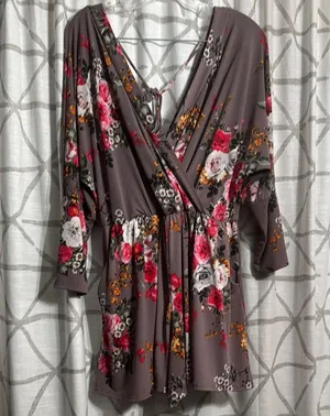 Floral V thumbnail 1