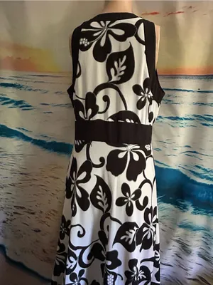 Dressbarn Women’s Black & White Sleeveless Floral Dress 10 thumbnail 2