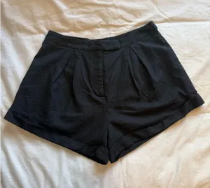 Boutique Black Linen Shorts thumbnail 1