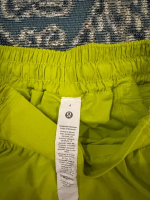Lululemon Shorts Hotty Hot 2.5" Low-Rise Lined thumbnail 4