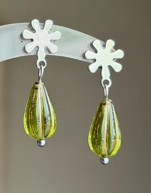 Handmade olive green color teardrop Czech glass earrings💚 thumbnail 1