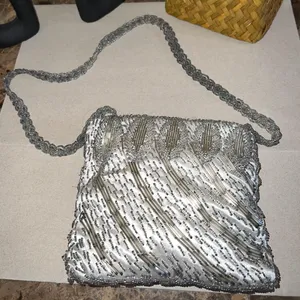 Vintage 1950’s Silver Beaded Purse Hand Beaded Made in Hong Kong Gorgeous bag thumbnail 2