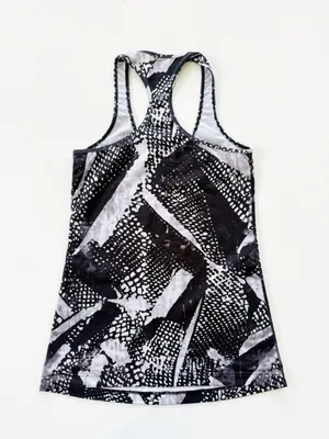 lululemon Dynamic Black White Graphic Tank Top Racerback Tank size 8 thumbnail 4