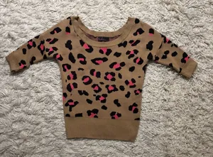 Takeout Sweater Women’s Size XS Leopard Print 1/4 Sleeve Sweater - Tan and Pink thumbnail 1