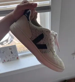 VEJA Sneakers V-10 thumbnail 1