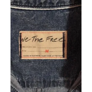 Free People $148 NWT We The Free Blue Denim Button-Up Collared Long Sleeve Top M thumbnail 4