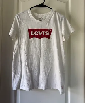 Levi's White Tee with Red Logo Graphic / AA86 thumbnail 1