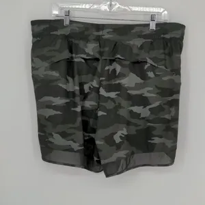 Athleta Printed Mesh Racer Run Shorts Women’s 1X Black Camo 4 Inch Lined thumbnail 8