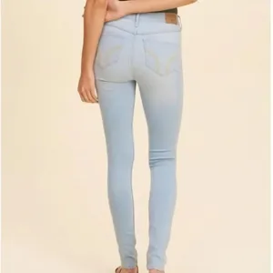 ✨ Hollister Jean Leggings Washed Light Blue✨ thumbnail 2