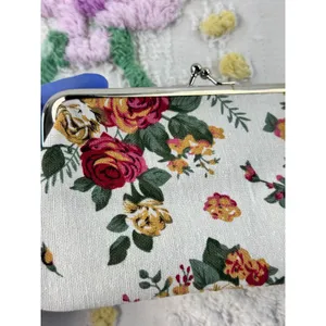 Home-X Floral‎ Tapestry Kiss Lock Clutch Bag Cream Red Yellow Rose SKU 65888 thumbnail 4