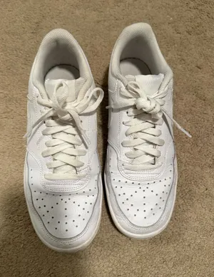 Nike White Low-Top Sneakers thumbnail 1