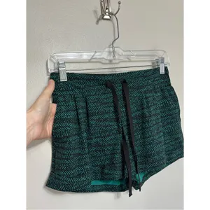 Lululemon Spring Break Away Shorts II in Hunter Green Mini Trax - Size 6 thumbnail 10