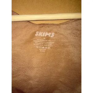 SKIMS Arm Shaper Sleeves Tan Open Bust Compression Slimming Shrug Beige Sz Small thumbnail 2